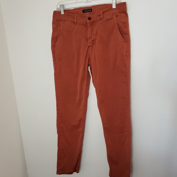 Velour By Nostalgi Adan Chino Spring 